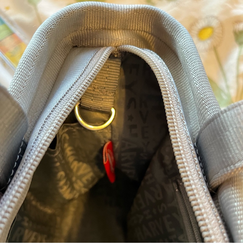 Harvey’s seatbelt bag. Large tote. Silver/ gray. Very clean. - Picture 11 of 11